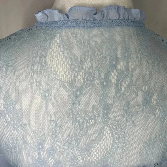 Express sleeveless lace cutout blouse - Picture 5 of 6